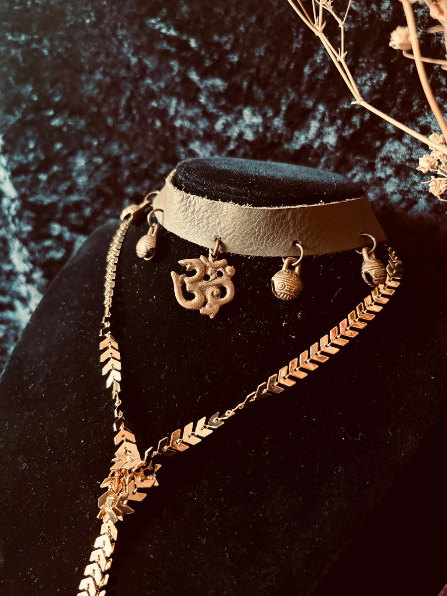 Aum Choker (Khaki Green)
